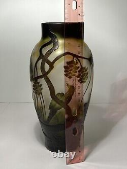 Beautiful Galle / Nancy Daum Style vintage Art Nouveau Cameo Bird Glass Vase 8'