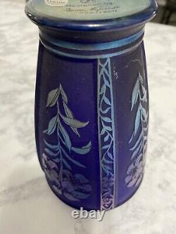 Fenton Art Glass 1996 Connoisseur Collection Favrene Cut-back Vase 9855EV #400