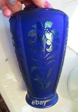 Fenton Art Glass 1996 Connoisseur Collection Favrene Cut-back Vase 9855EV #480