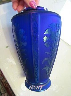 Fenton Art Glass 1996 Connoisseur Collection Favrene Cut-back Vase 9855EV #480