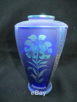 Fenton Connoisseur Collection Favrene Cut-Back Vase Martha Reynolds #1054/1250